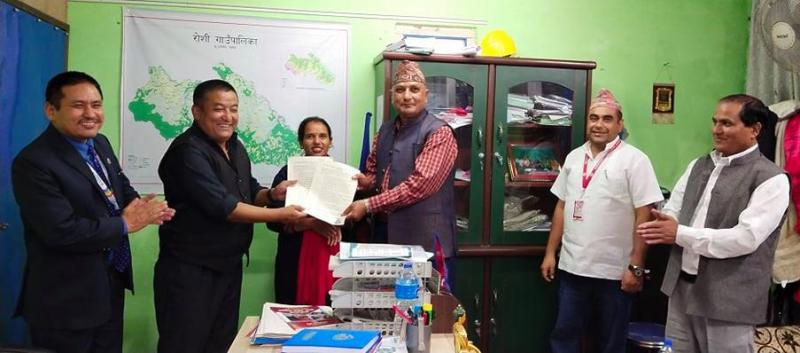 रोशी गाउँपालिका र बिन्धबासिनि साकोस बिच ब्याज अनुदान सम्झौता